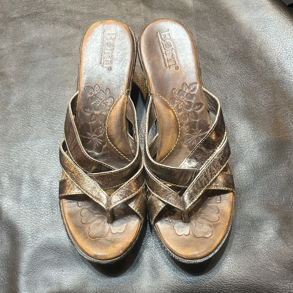 🌻🌻Born Women's Metallic Sandals 7